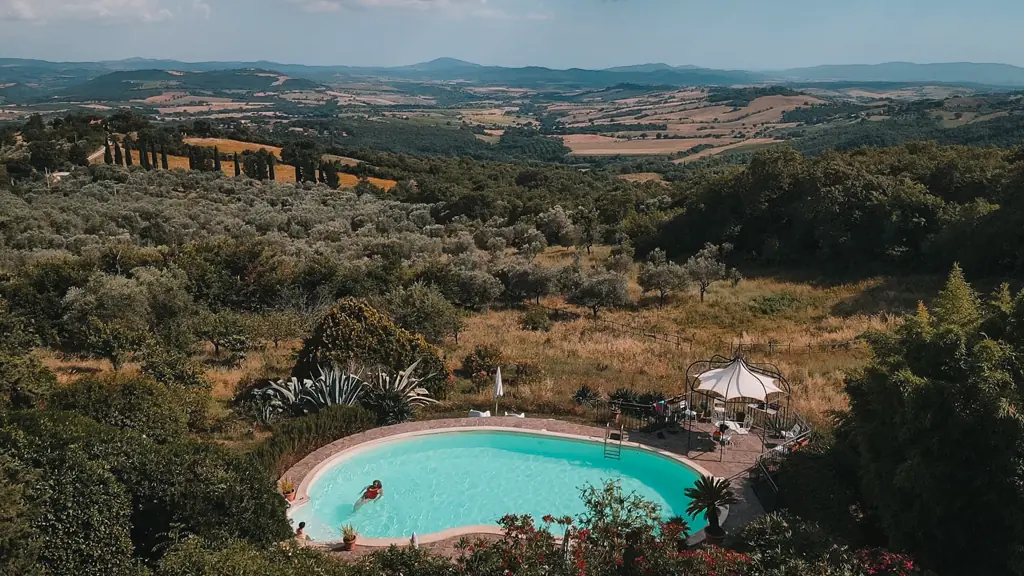 La piscina di acqua salata e la valle