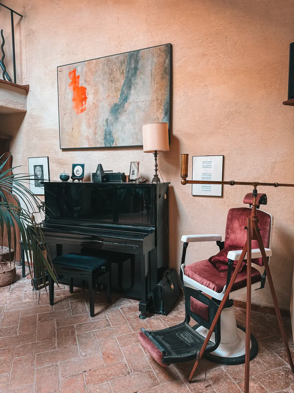 The piano, a painting and an old barber’s chair